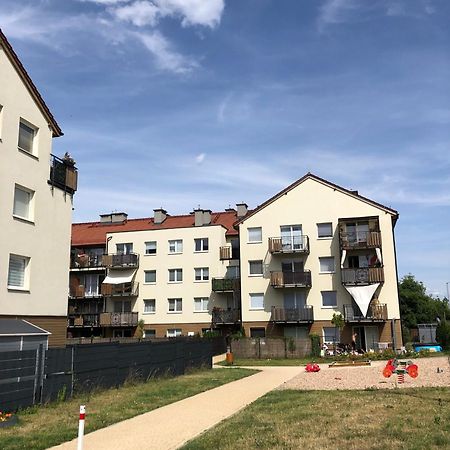 Urocze Mieszkanie Z Ogrodkiem I Bezplatny Parking Wrocław Kültér fotó